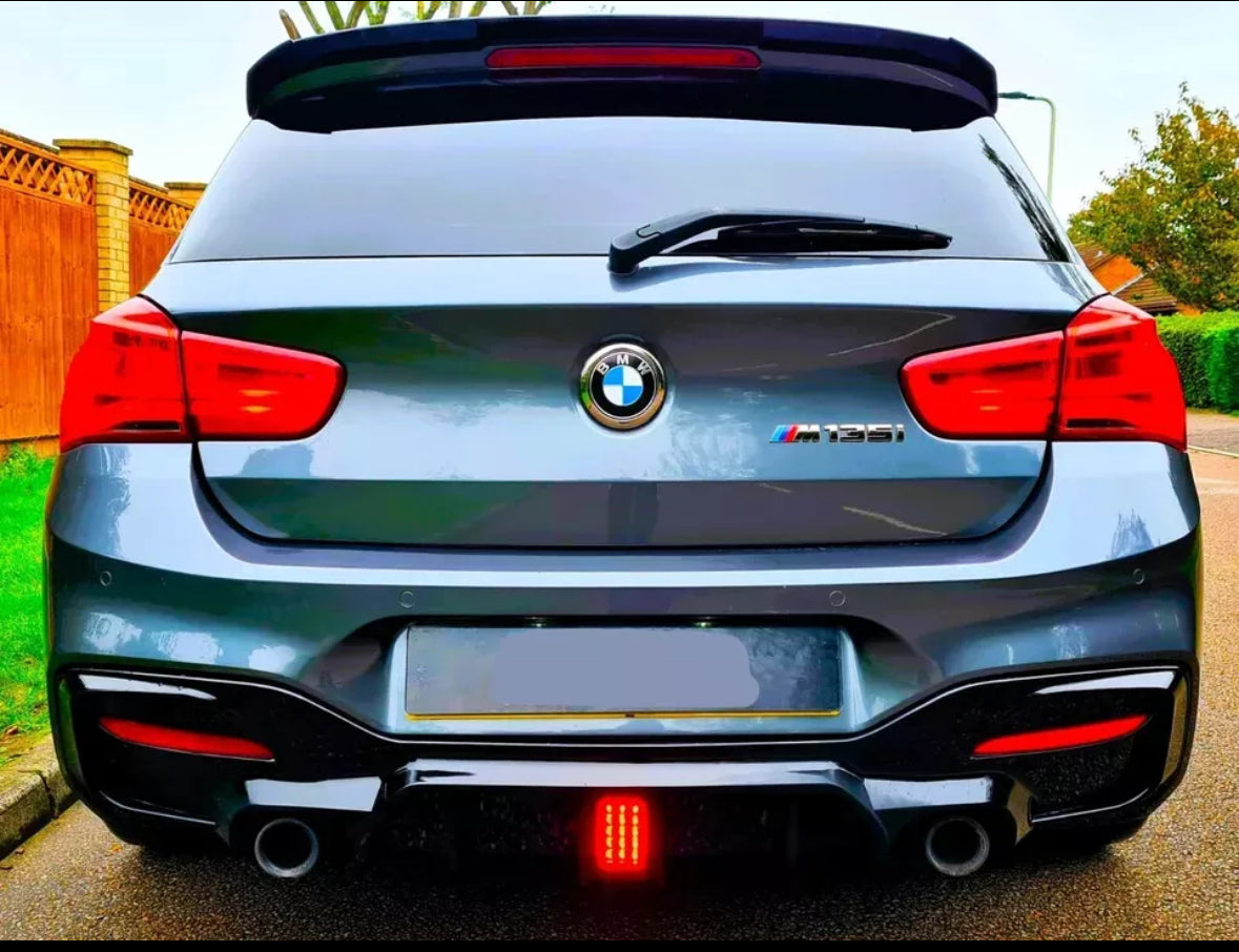 Heckdiffusor mit LED-Leuchte in Schwarz glänzend, für BMW F20 M135i und F21 M140i LCI Facelift, inkl. DTC-Gutachten