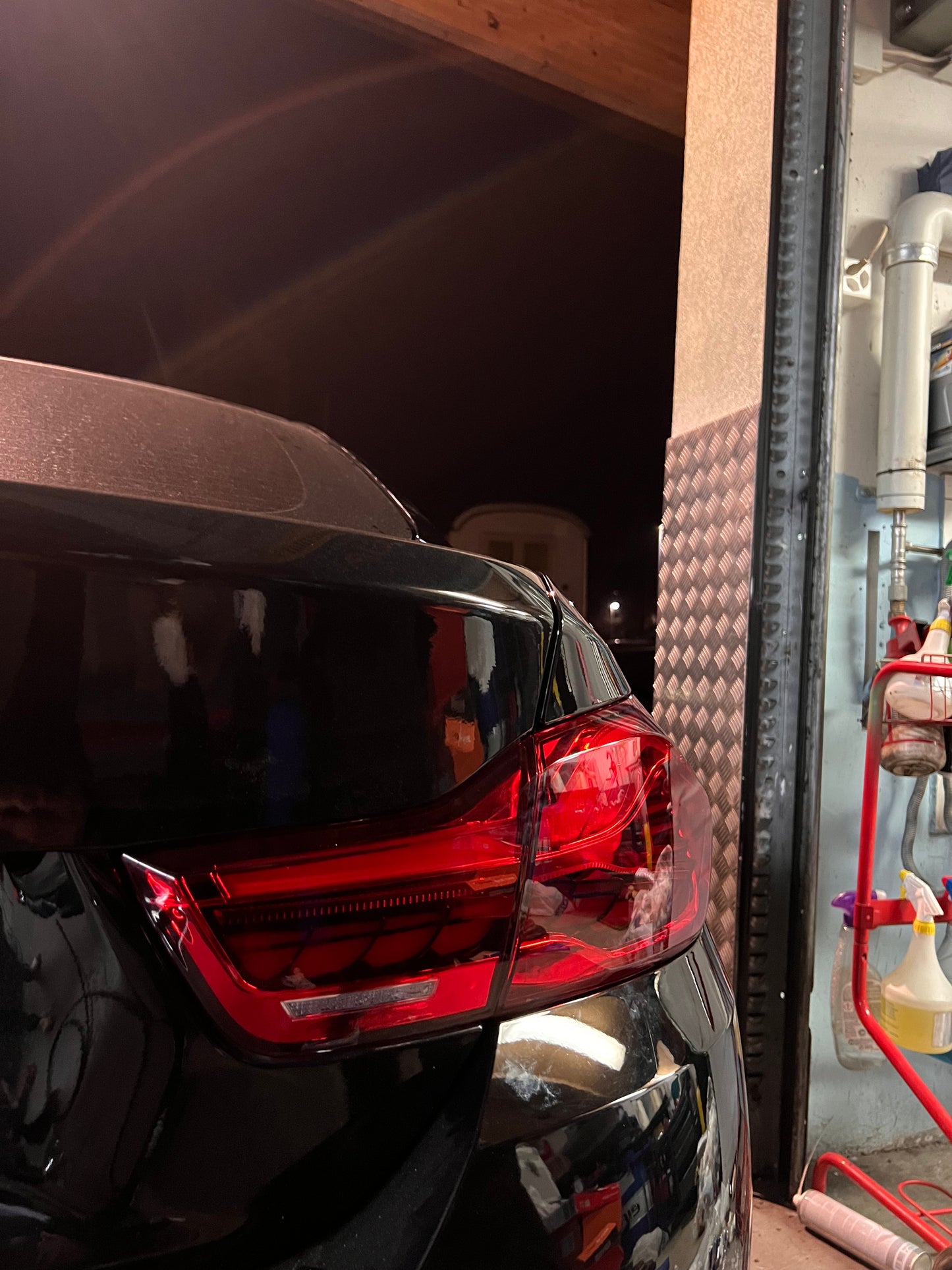 Dynamische OLED Rückleuchten Heckleuchten in Rot